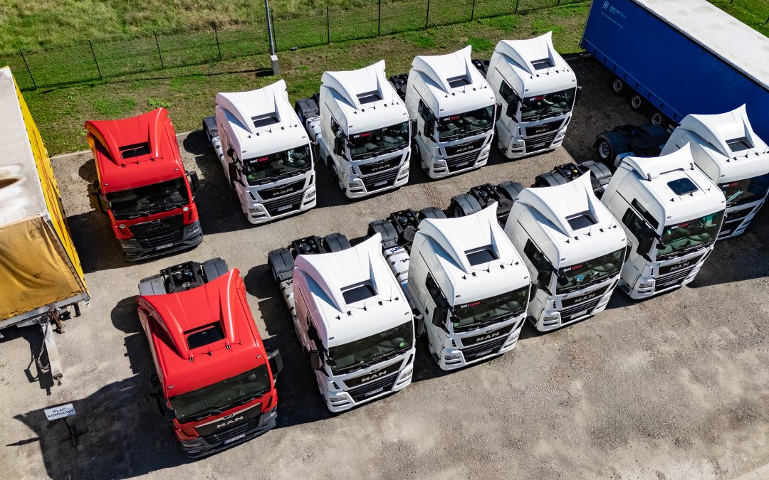 Rodzaje naczep transportowych. Którą wybrać do swojej działalności?